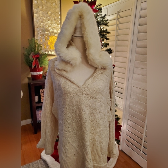 G.I.L.I. Sweaters - G.I.L.I. Faux Fur Hooded Pullover Sweater
